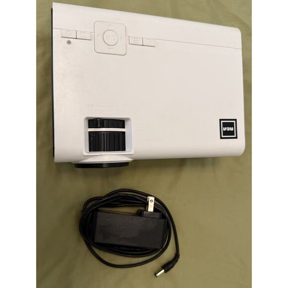 RCA 480P HOME THEATER PROJECTOR (RPJ136) No Remote PreOwned Condition - Picture 1 of 6